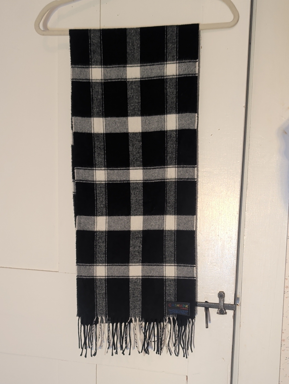 V. FRAAS Cashmink Scarf Black White Plaid  Classic Timeless Versatile Acrylic